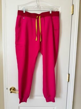 Figs Women’s Zamora Jogger Scrub Pants Size Large Shocking Pink 3969